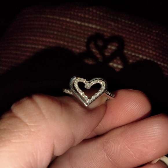 Size 7 floating heart diamond ring - Picture 2 of 3